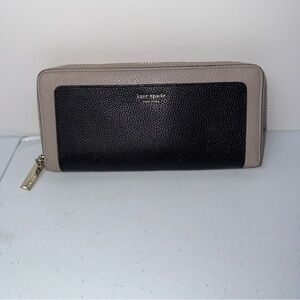 Kate Spade Black and Cream Zip Wallet